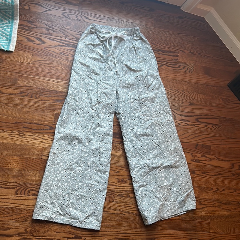 Wide leg pants, floral pattern,